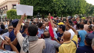 قيس سعيد يلتقي المواطنين بشارع الحبيب بورقيبة