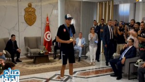 البطل الأولمبي والعالمي أيوب الحفناوي يصل تونس