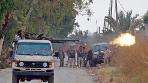 الاشتباكات المسلّحة في ليبيا: قتيلان و أكثر من 30 مصابا