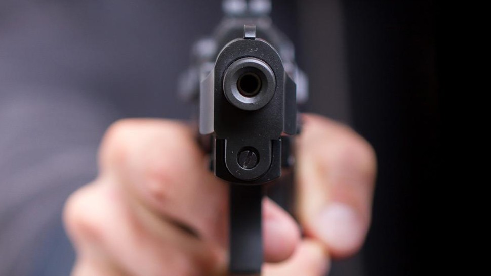 ممرضة تونسية عملت في ليبيا ..طالبت بحقوقي المادية فوضعوا مسدسا على رأسي