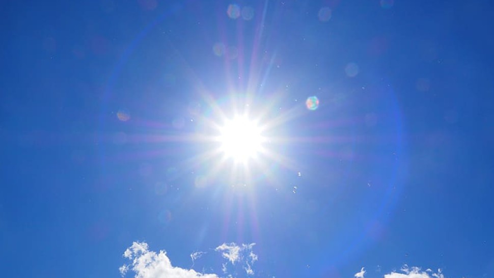 طقس اليوم: أجواء قليلة السحب بأغلب الجهات