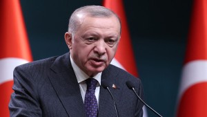 أردوغان يطالب الاحتلال بوقف هجماته والخروج من "حالة الجنون" فورا