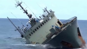 غرق سفينة شحن على متنها 14 شخصا قبالة سواحل اليونان