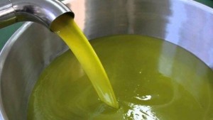 غرفة أصحاب المعاصر: الطلب العالمي وراء ارتفاع سعر لتر زيت الزيتون الى 25 دينارا