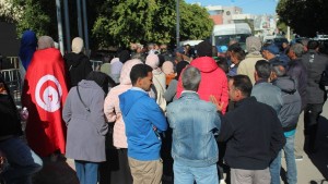 قفصة: وقفة احتجاجية لعمال الحضائر أمام مقر الولاية
