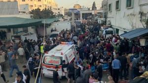 الصحة العالمية تعلن عن ايصال إمدادات طبية لمستشفى الشفاء بغزة