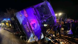 الجزائر: وفاة شخصين وإصابة 10 آخرين في انقلاب حافلة نادي كرة قدم