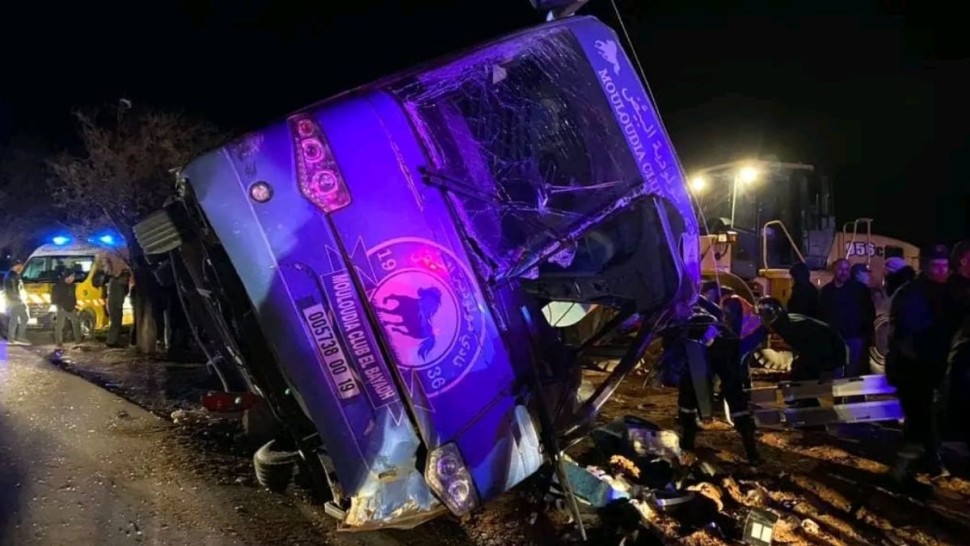 الجزائر: وفاة شخصين وإصابة 10 آخرين في انقلاب حافلة نادي كرة قدم
