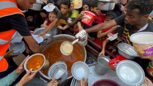 مدير الصحة العالمية: المواطنون في غزة يبيعون ممتلكاتهم لمواجهة الجوع