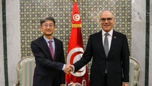 تونس والصين تؤكدان أهمية تعزيز التعاون في مجالات البنية التحتية والصحة والشباب والرياضة