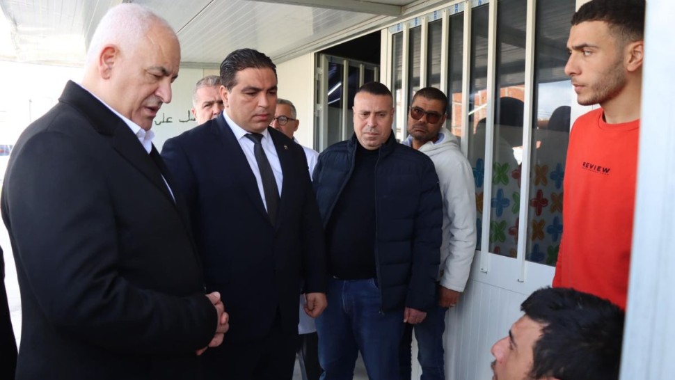 وزير الداخلية الفلسطيني يزور المصابين الذين يعالجون بمستشفيات تونس