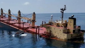 الجيش الأميركي يؤكد غرق السفينة "روبيمار" بعد هجوم حوثي