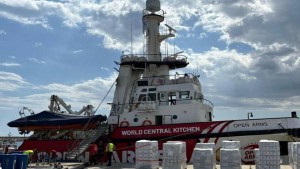 سفينة مساعدات لغزة تستعد لمغادرة قبرص