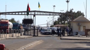 معبر راس جدير: منع عدد من التجار والعمال التونسيين من دخول ليبيا