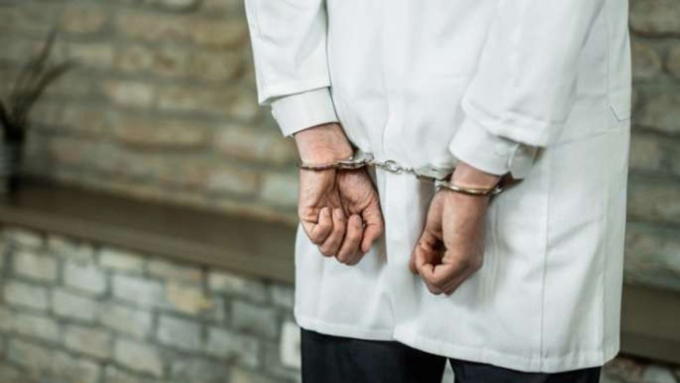 وفاة طبيب بالسجن: الهياكل المهنية للقطاع الصحي تطالب بفتح تحقيق
