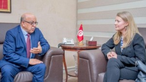 سفيرة بريطانيا بتونس: سندعم جهود تونس لتطوير البرامج البيداغوجية في مجال اللغة الإنجليزية