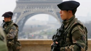 فرنسا ترفع التحذير من "الإرهاب" إلى أعلى مستوياته