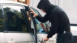المرسى: القبض على شخصين يتعمدان السرقة من داخل السيارات