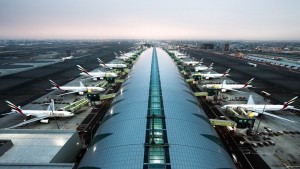توقف العمليات في مطار دبي الدولي مؤقتا بسبب عاصفة قوية