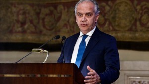 وزير الداخلية الايطالي : لن نقيم نقاطاً ساخنة لاستقبال المهاجرين في تونس
