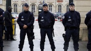 فرنسا تشدد الإجراءات الأمنية قرب الكنائس
