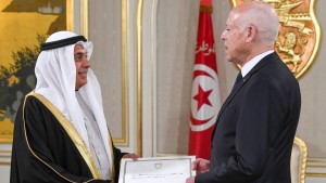 رئيس الجمهورية يتسلم دعوة للمشاركة في القمة العربية بالبحرين