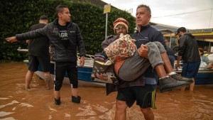 عشرات القتلى والمفقودين جراء الأمطار الغزيرة في البرازيل