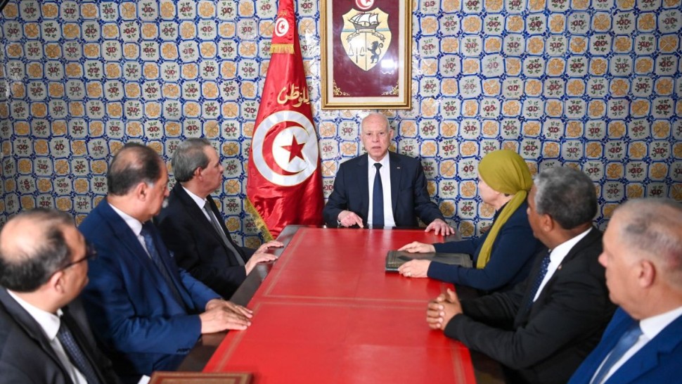 رئيس الجمهورية: من يظن أنه مازال يعيش في ظل دستور 2014 فليفق من نعاسه
