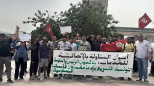 عمال المناولة في القطاع العام ينفذون وقفة احتجاجية بالقصبة
