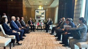 وزير الخارجية ونظيره السوري يدعوان إلى تكثيف تبادل زيارات كبار المسؤولين بين البلدين