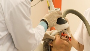 رئيس جمعية طب التجميل: 3% من المرضى الذين يزورون عيادات التجميل يعانون من مشاكل