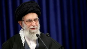 خامنئي بعد سقوط مروحية الرئيس الإيراني : شؤون الدولة لن تتعطل