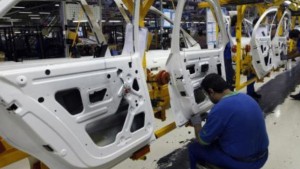 وزارة الصناعة: ضرورة العمل على استقطاب الاستثمارات في قطاع تصنيع السيارات ومكوناتها