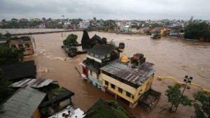 تسببت في نزوح 300 ألف.. فيضانات بالهند تقتل 16 شخصاً