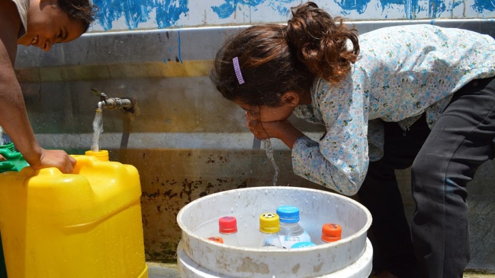 غالانت يأمر بضخ كهرباء الكيان المحتل لصالح محطة مياه في غزة