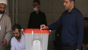 إيران: انطلاق التصويت في الجولة الثانية من الانتخابات الرئاسية