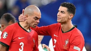 مدرب منتخب البرتغال يردّ على أخبار إعتزال رونالدو وبيبي دوليا