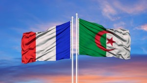 الجزائر تستنكر قرار فرنسا الاعتراف بخطة الحكم الذاتي لاقليم الصحراء الغربية تحت سيادة المغرب