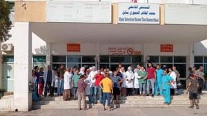 نابل: أعوان و اطارات مستشفى الطاهر المعموري يحتجون تنديدا بالاعتداءات المتكررة على أعوان الصحة