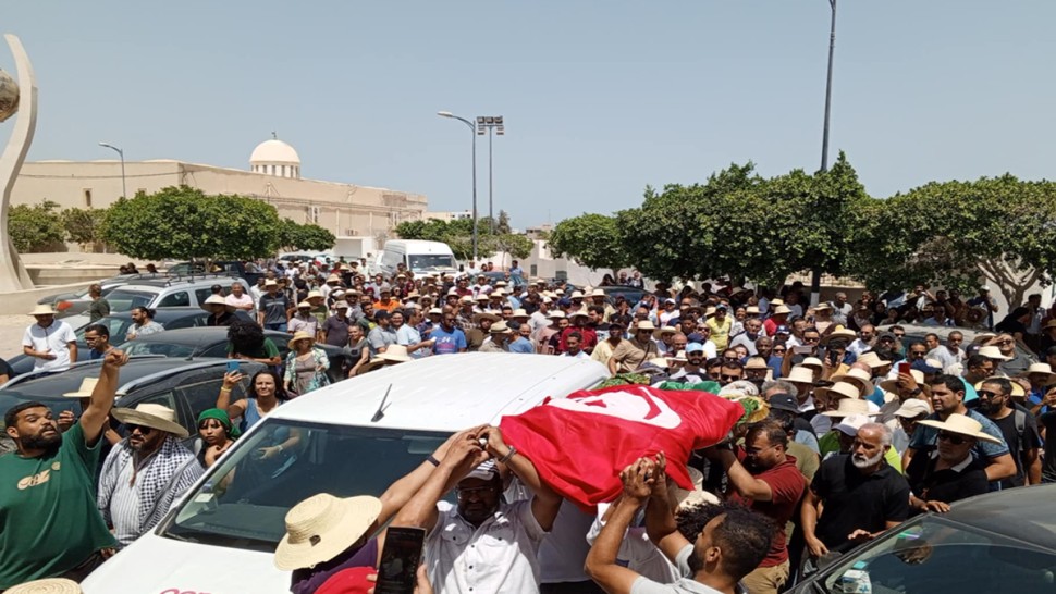 قابس: جثمان الفنان ياسر جرادي يوارى الثرى