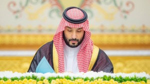 ولي العهد السعودي يُطمئن الجميع على صحة الملك سلمان