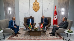 وزير الخارجية ونظيره الموريتاني يدعوان الى مزيد النهوض بعلاقات التعاون الثنائي