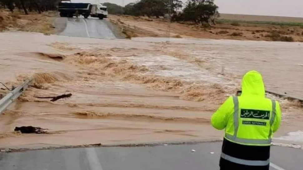 الحرس الوطني : تواصل غلق الطريق الرابطة بين صفاقس والمحرس بسبب الأمطار