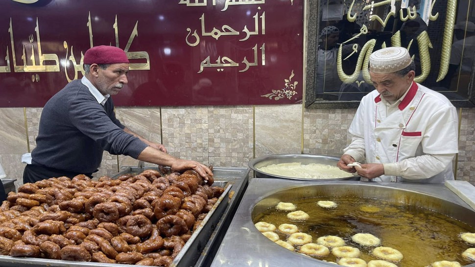 المخارق والزلابية الباجية تزين طاولة التونسيين في شهر رمضان