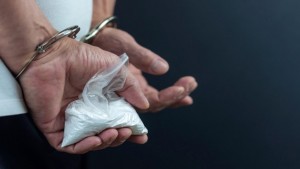 أريانة: الإحتفاظ بمروّج مخدّرات وزوجته