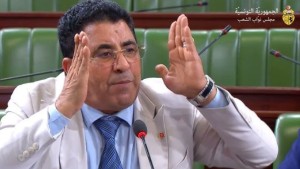 نائب بالبرلمان : نحن ضد القروض و لسنا مكتب ضبط