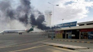 الاحتلال يشن غارات على مطار صنعاء ويدمر طائرات مدنية