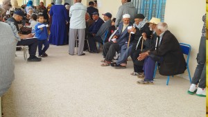 عقارب: 600 شخص ينتفعون بخدمات قافلة صحية متعددة الاختصاصات