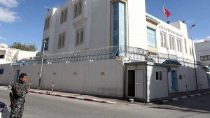 سفارة تونس بطرابلس تدعو الجالية التونسية إلى التزام الحذر