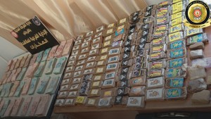 قمرت: القبض على مروّج مخدّرات وحجز 127 صفيحة "زطلة"